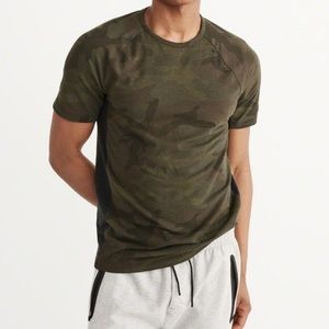 A&F Men's Camo Print Short Sleeve Graphic Tee